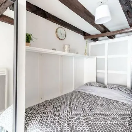 Central & Cosy City Center *