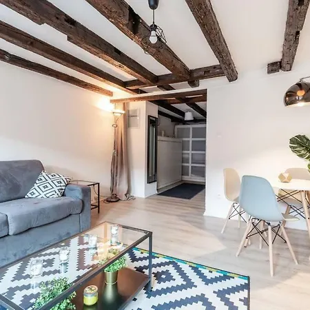 Central & Cosy City Center *