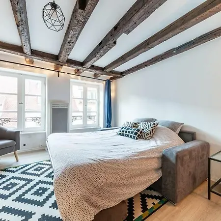 Central & Cosy City Center Apartment