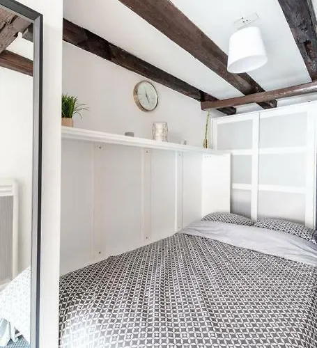 Central & Cosy City Center *