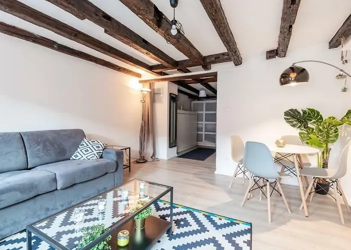 Central & Cosy City Center *