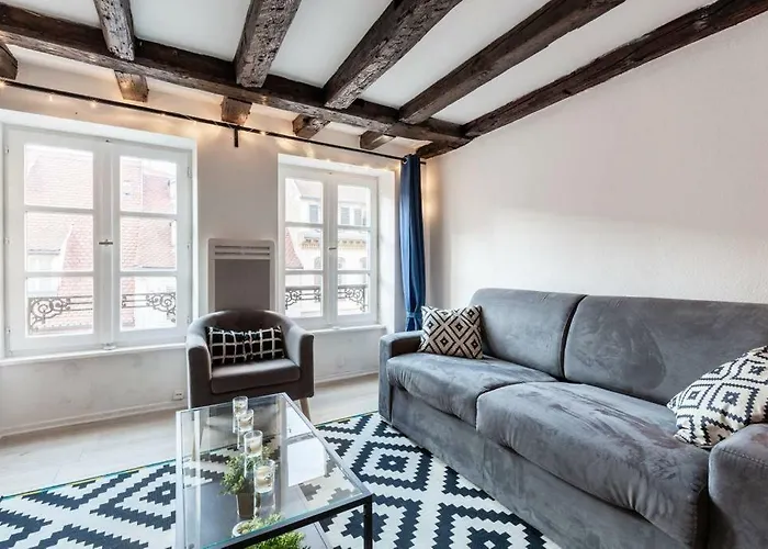 Central & Cosy City Center *