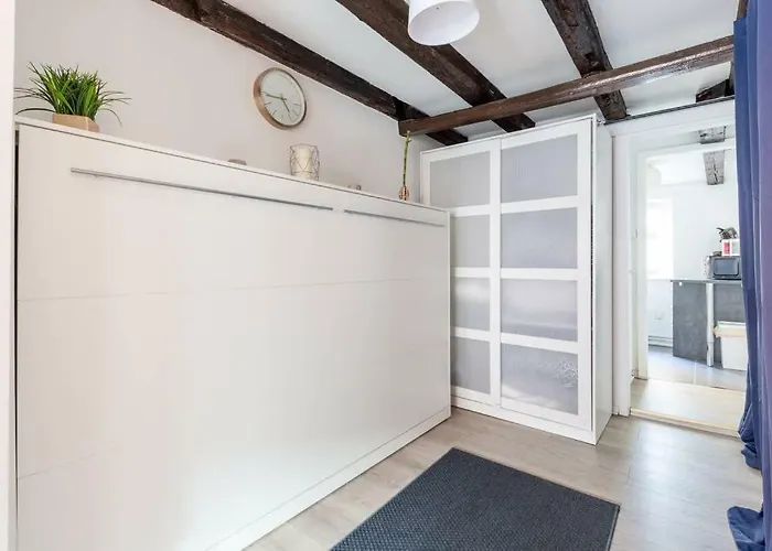 Central & Cosy City Center Apartment